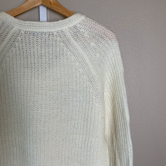 GAP Textured Stitch V-neck Sweater - Picture 12 of 16